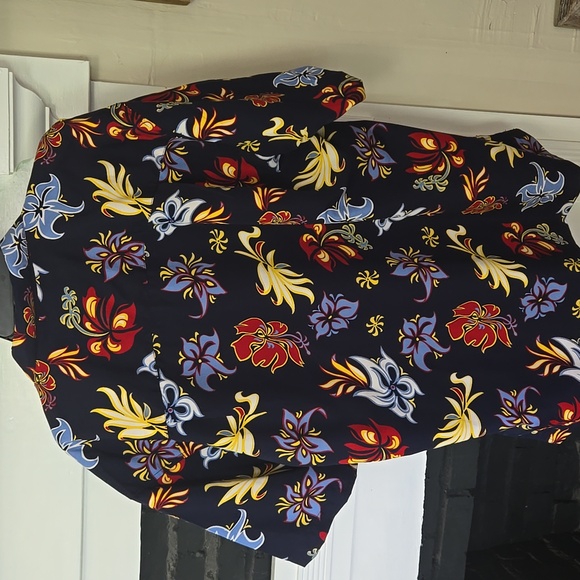 U.S Expedition Colorful Floral Button-Up Shirt - Picture 9 of 9